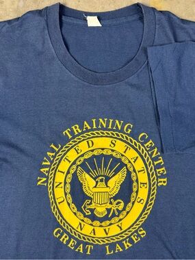 True Vintage Navy T-Shirt Size Medium US Naval Training Center Great Great Lakes